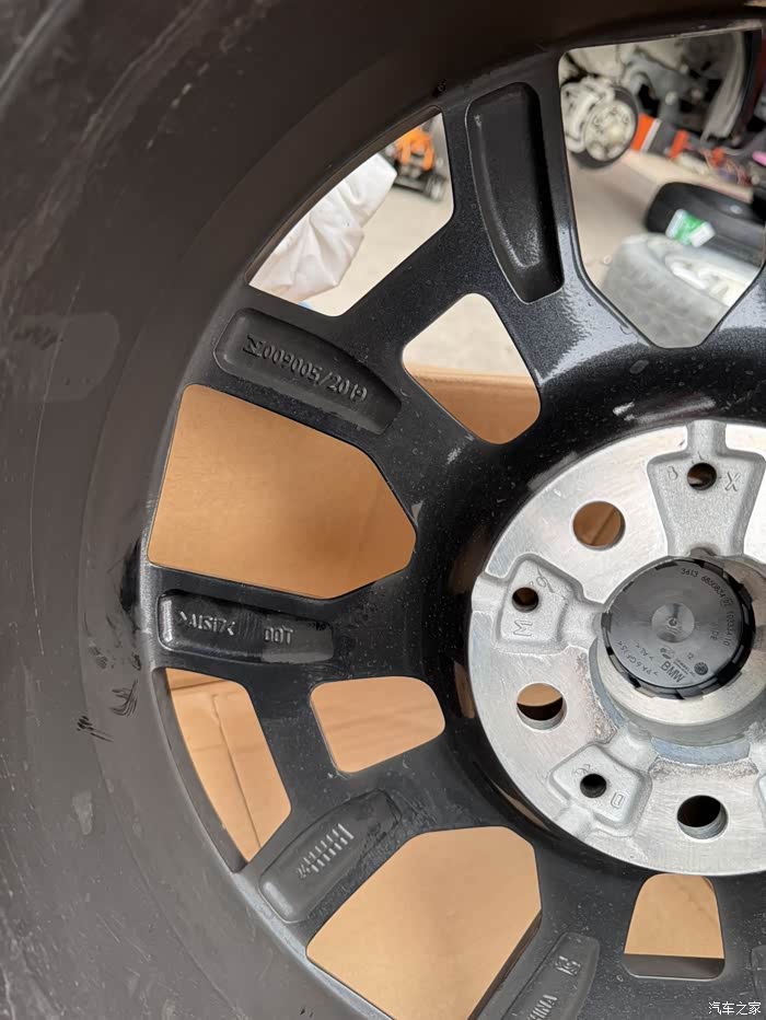 出新车未下地19寸轮毂数据5112