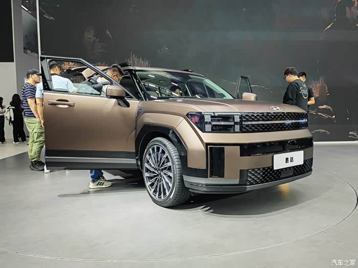 北京车展#车展上的高配胜达和低配胜达的差异对比