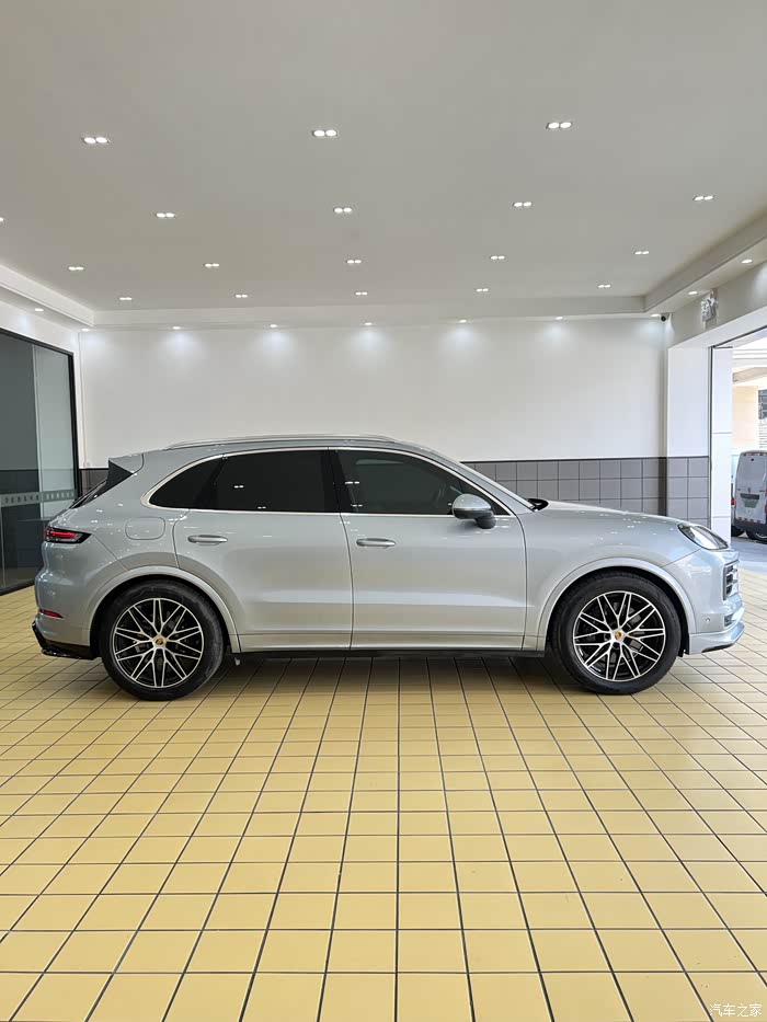 24卡宴泰卡特包围他来辣