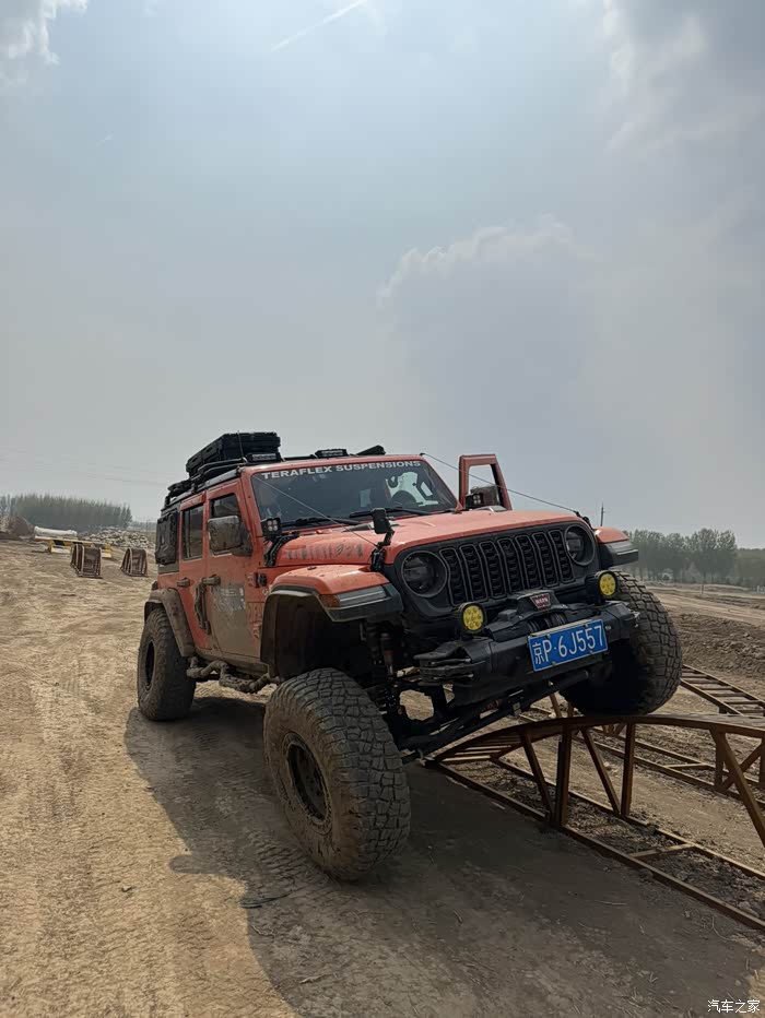 封闭越野场地打卡交叉轴炮弹坑起伏路m型障碍大泥坑