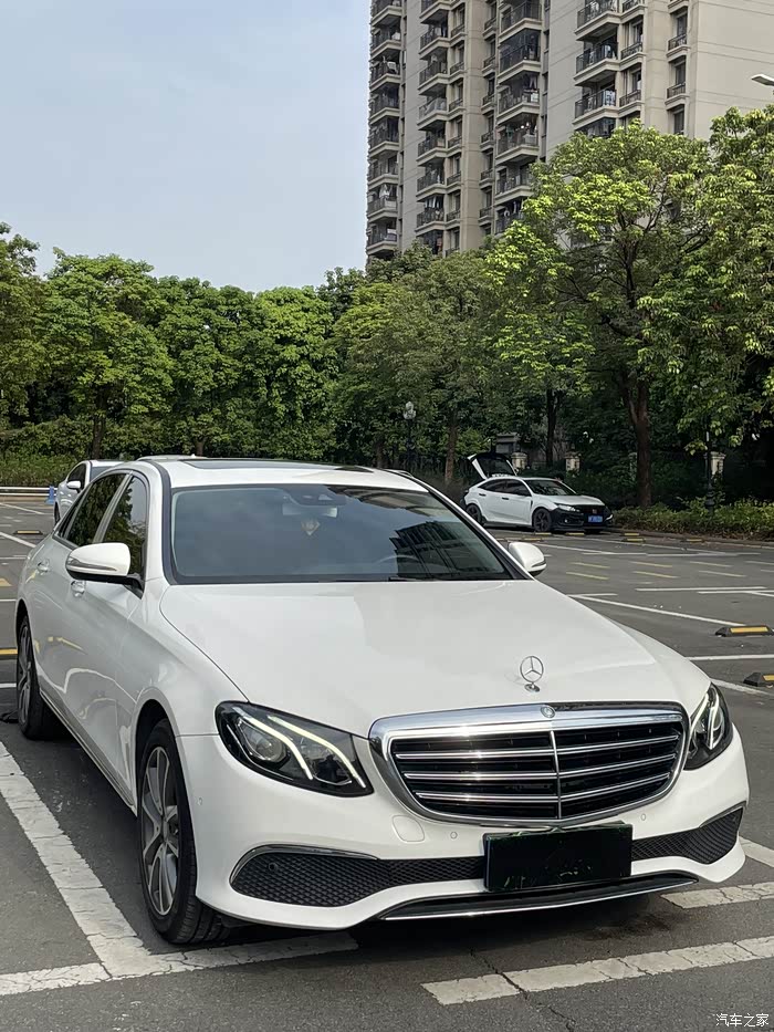 奔驰e200白外黑内20t立标17年上牌