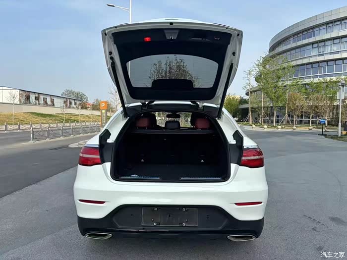 18年奔驰glc200进口轿跑双拼座椅原版车况公里5万