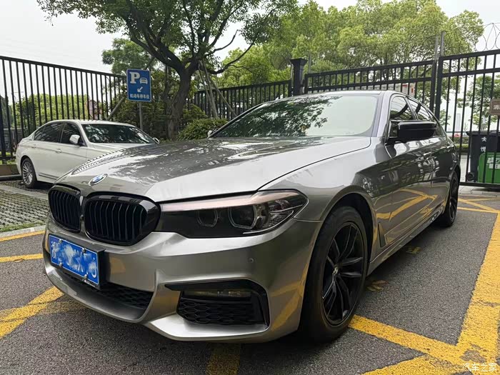 19年宝马525lim运动 炭黑内粽贴电光灰车衣 宝华韦健音