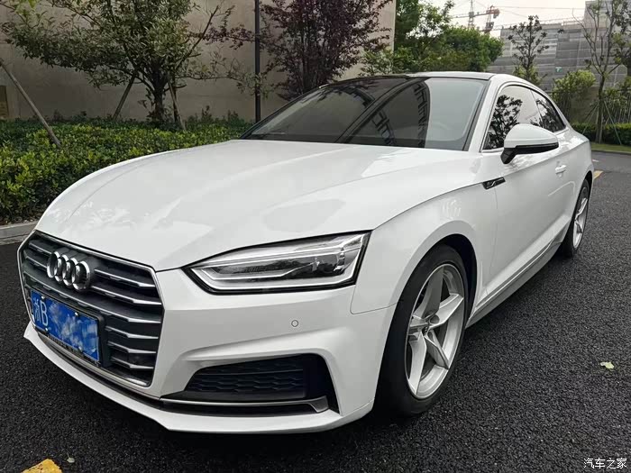 18年奥迪a5轿跑coupe 外白内黑最美配色 运动轮毂 l