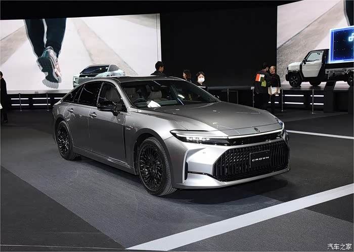 全新一汽丰田皇冠将在北京车展上市!