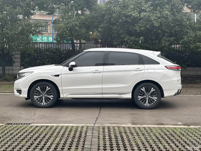 本田urv2020款370turbo两驱尊雅版行驶