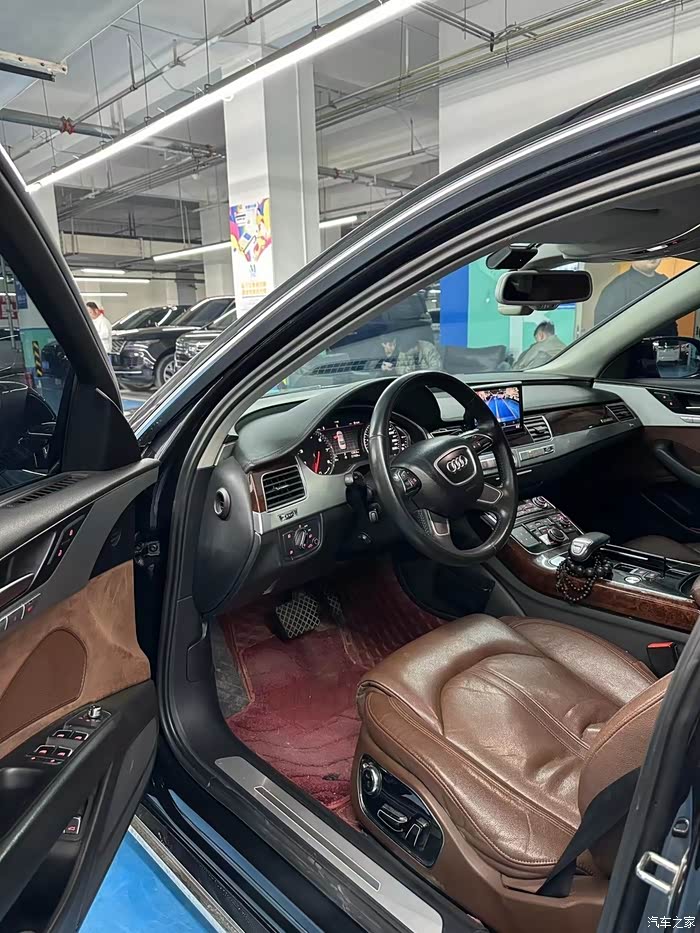 12年奥迪a8l 3.0t四驱 双电动座椅 前后加热记忆 全