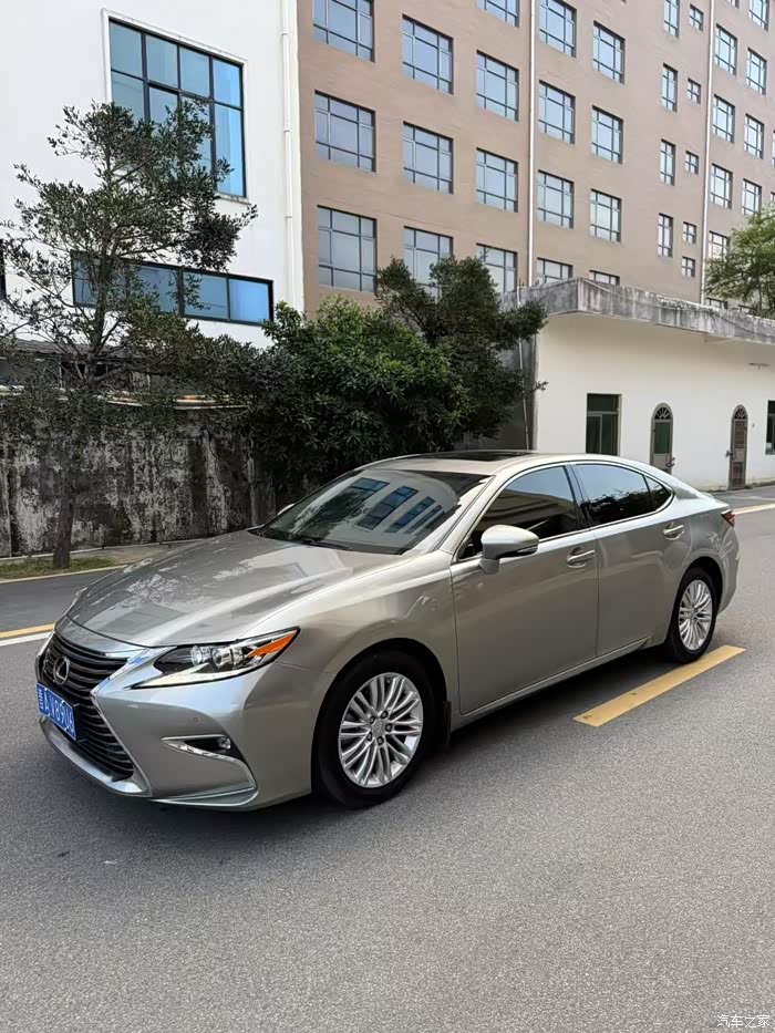 拿下2018年雷克萨斯es200,全车原版,实表10公里