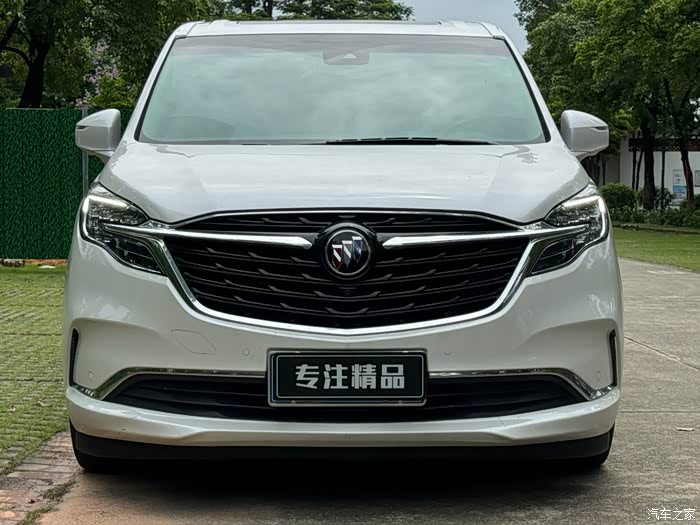 别克gl8 22款 陆尊 653t豪华版 2022年上牌 安