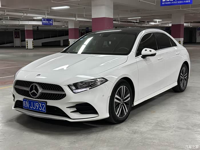 奔驰a180,19年上牌,6万公里,一手车,车况精品,秒杀1