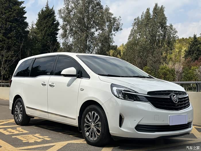 22款别克gl8陆上公务舱652t智慧尊贵型26万公