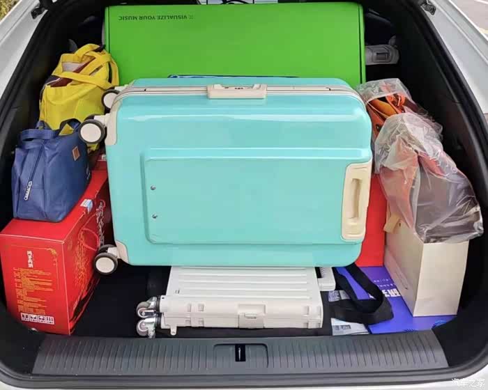 龘年晒出g6后备箱多能装