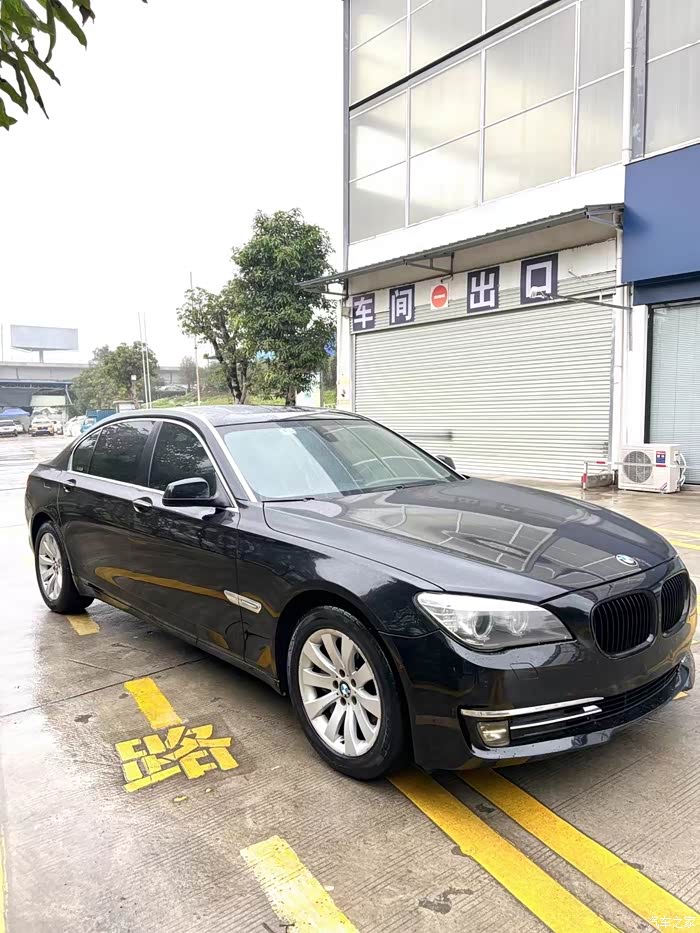 12款12年上牌宝马740li豪华版 四门电吸 电动尾门 双