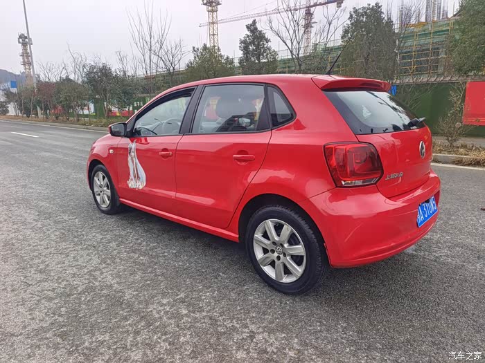 新到13年11月份上牌大众polo16自动挡高配大屏导