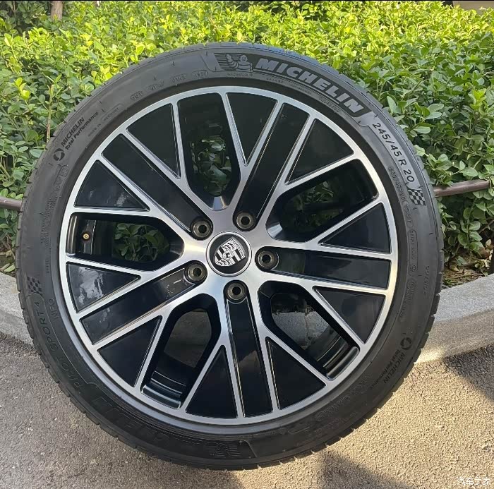 20寸保时捷taycan轮毂轮胎,感兴趣的看过来