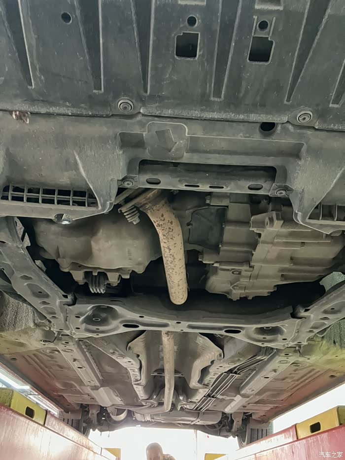 出9代思域16年上牌河北承德牌国5机盖和前后杠喷漆