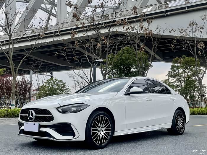 22款奔驰c260l运动版小姐姐一手代步车开下来车况原版