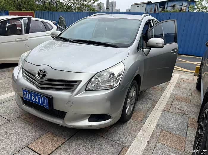 丰田逸致18五座精英女士一手车17年入户最后一批