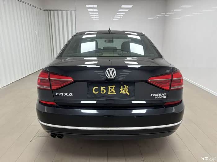 17年帕萨特自动18t方向盘按键大屏导航恒温空调