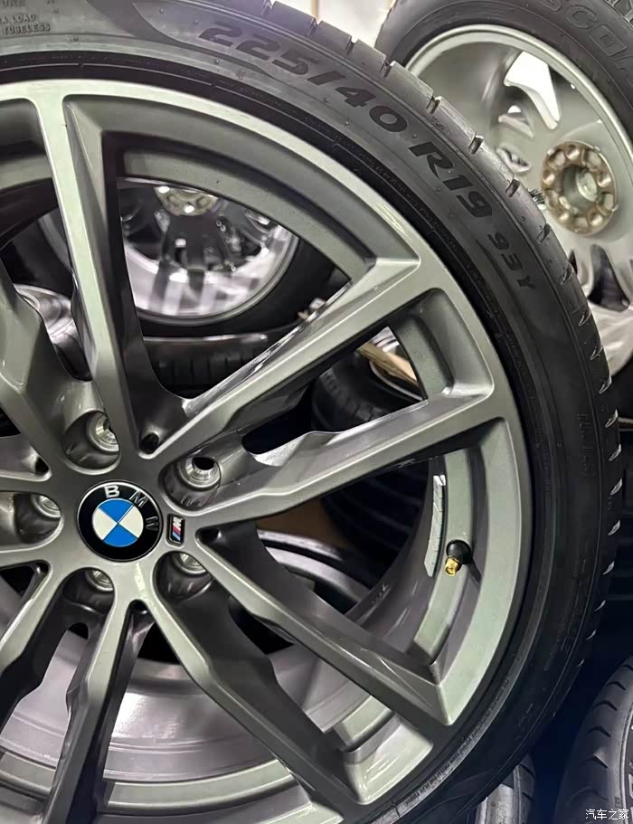 19寸宝马x3x4轮毂轮胎感兴趣的可以来