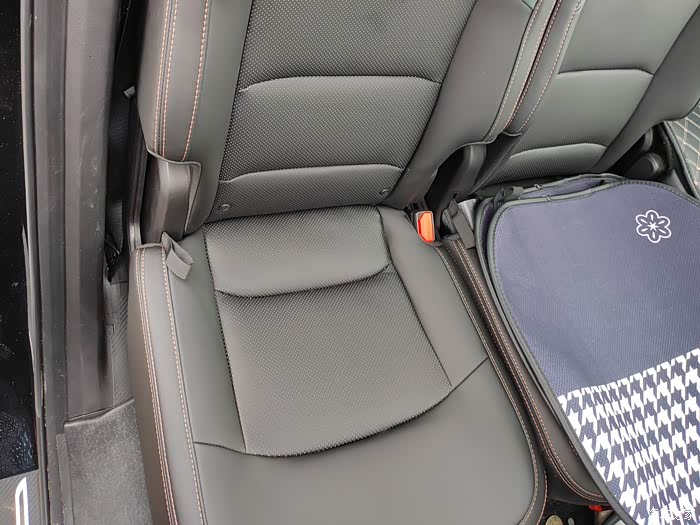 24款豪越l装饰美容分享之加装座椅垫