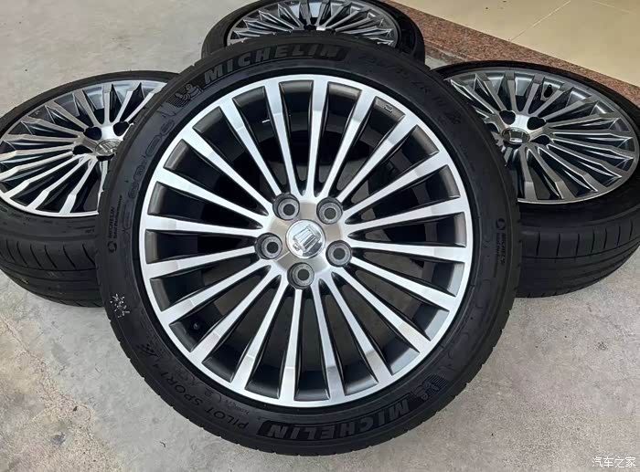 18寸丰田皇冠原厂拆车轮毂带胎,精品套件,中意的看过来