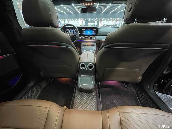 奔驰e级 2022款 改款三 e 300 l 时尚型 30多