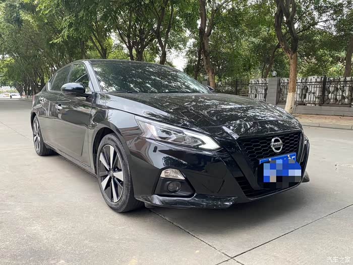 22年8月日产天籁20l舒适版分段式全景天窗双边电动座