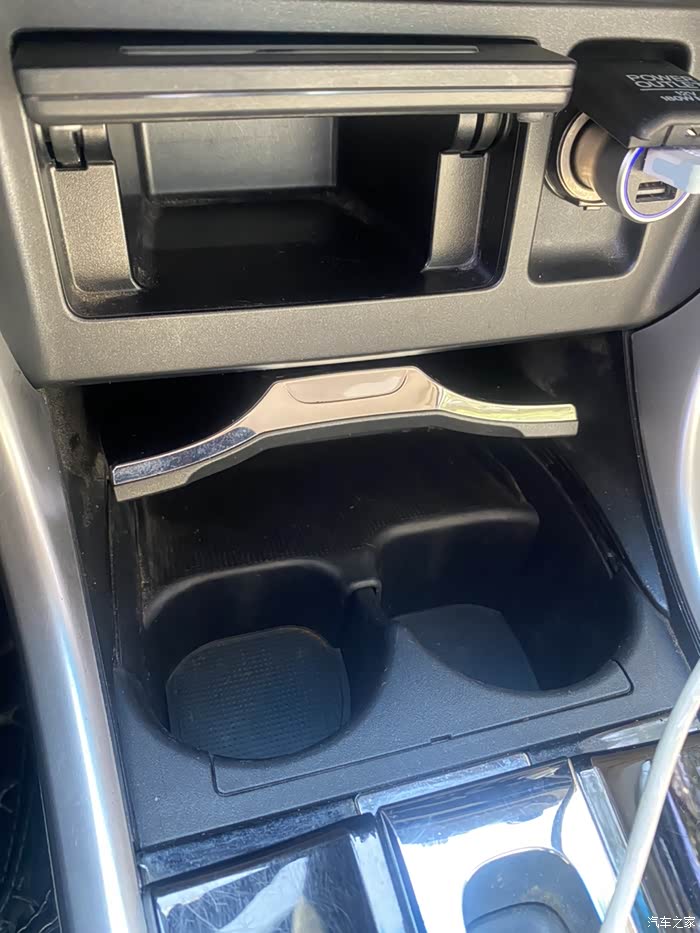 16凌派u盘插口在哪