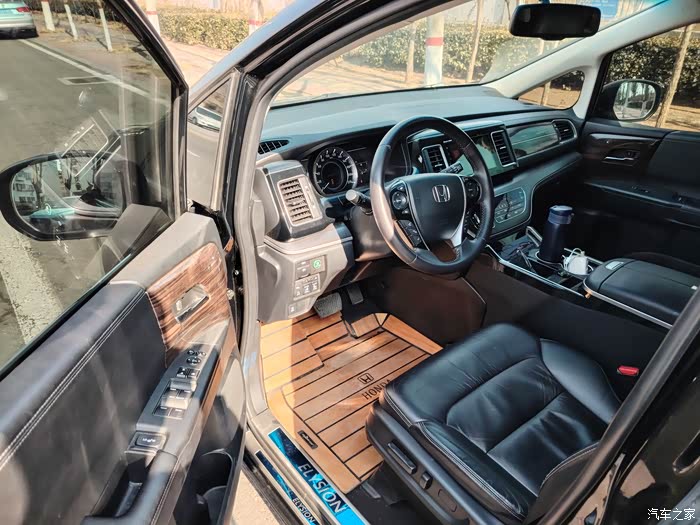 2017年艾力绅24豪华一处喷漆14万公里单独换个后