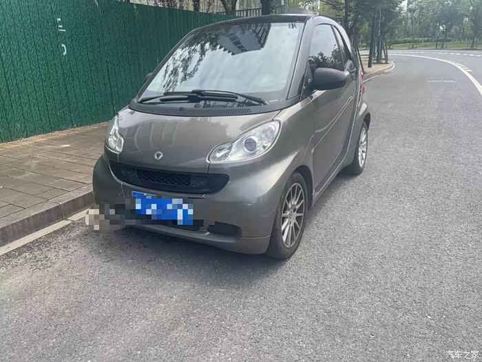 11年4月上牌的进口宝马smart3门2座带全景天窗,15万