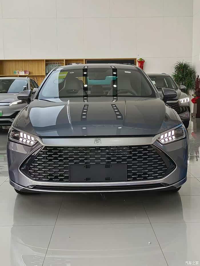 比亚迪秦plus荣耀版售价及配置介绍