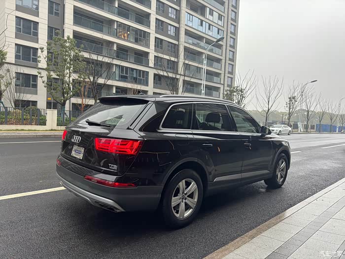奥迪q72016款45tfsi技术型喜欢不要克制