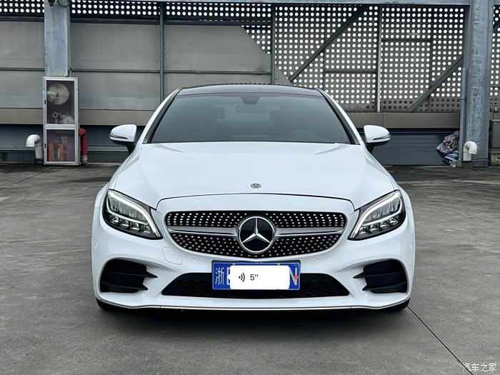 本地个人一手过进19年奔驰c260轿跑原版车况8万公里