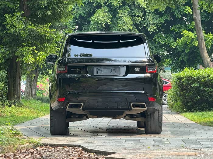 2021 年揽胜运动 hst 最顶配 黑红经典配色 激光大灯