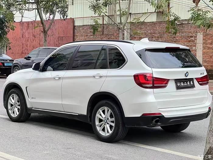 2016年4月本地一手进口宝马x528i白粽内饰嘎