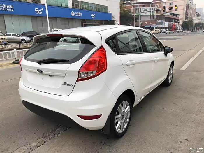 新到2015年7月上牌福特嘉年华自动15l真皮座椅导航