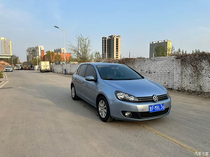 新到13年大众高尔夫16自动挡一手车车况原版没伤