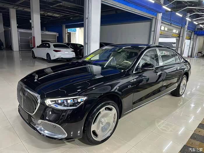 迈巴赫s680黑米现车董事长座驾喜欢吗