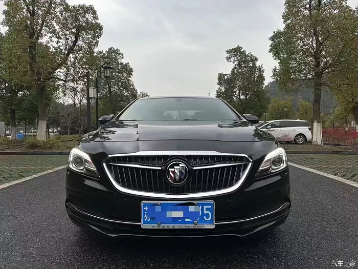 17年别克君越,30h油电混动版,新车指导价30万,现在几万