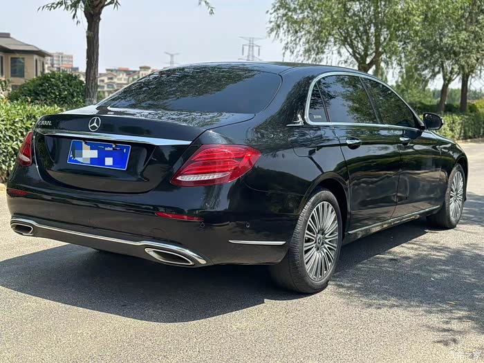 19年20款奔驰e300l满配豪华 原厂黑立棕 车况前嘴瑕疵