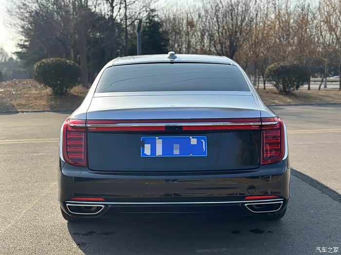 22年红旗h9,双拼色,改装轮毂,星空顶,20.xx