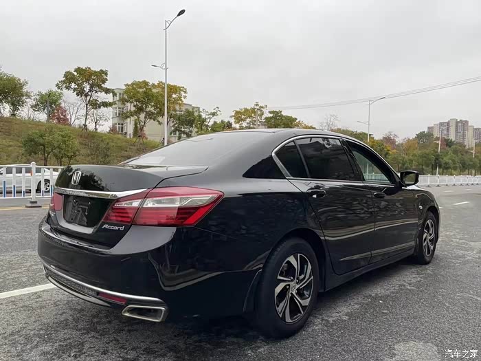 16年的九代雅阁原版车况78出