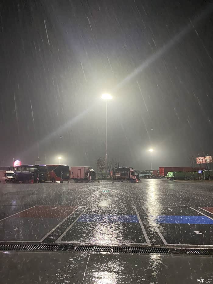 瓢泼大雨的夜晚
