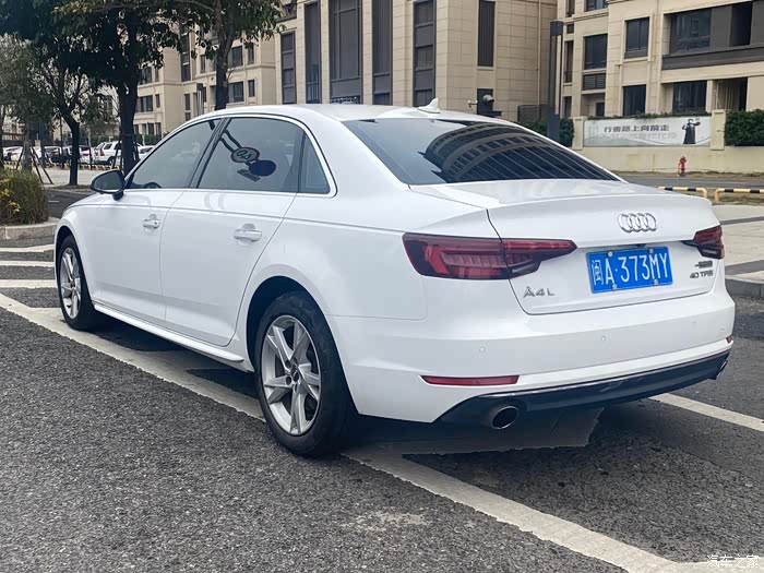 2018款奥迪a4l20tfsi40tfsi30周