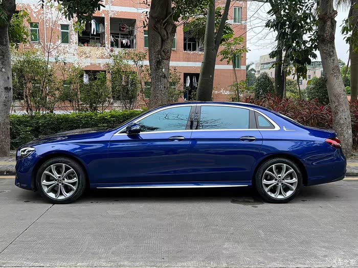出台奔驰e级2021款e300l豪华型带第三方报