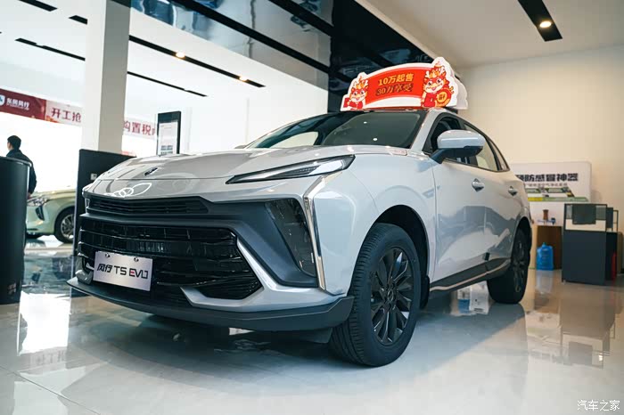 借着游艇回娘家保养间隙到店体验风行t5evo狂飚