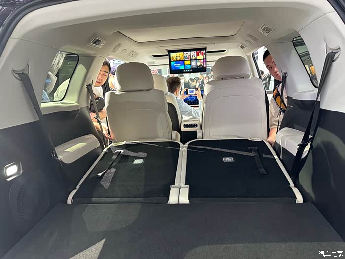 我们可以看出零跑汽车从第一辆s01!再到第