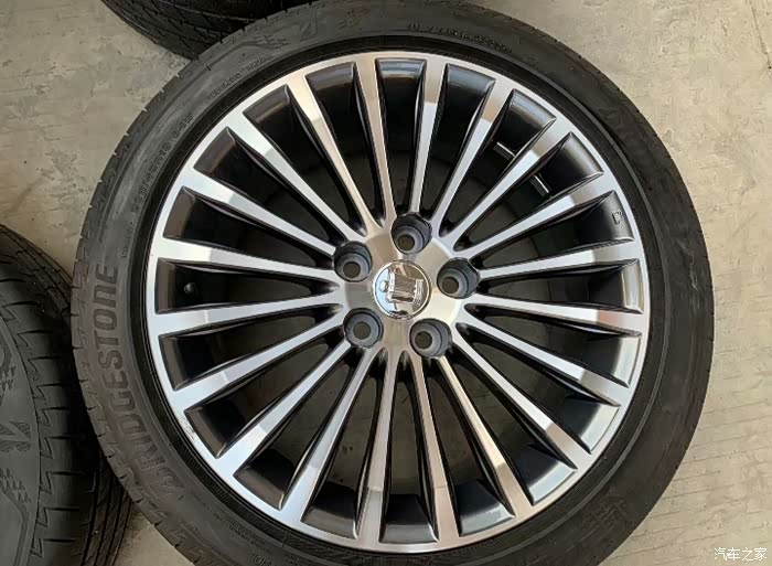 18寸丰田皇冠轮毂轮胎,中意的看过来