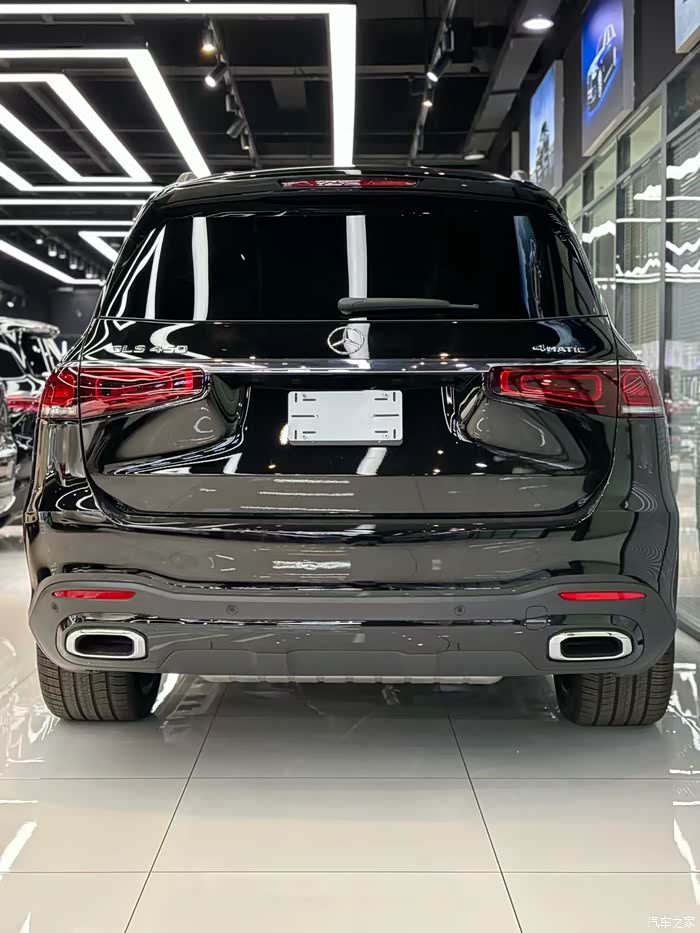 奔驰gls450 颜色:黑/咖 配置:7座,21轮amg双五